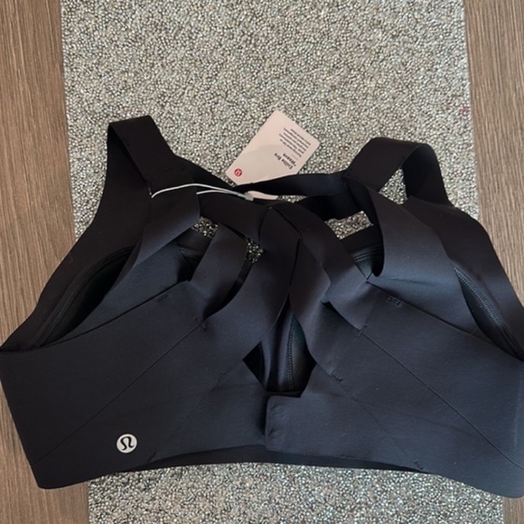 Lululemon Enlite Weave-Back Bra
High Support black‎  36B nwt - Picture 4 of 6